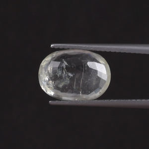 พลอยแซฟไฟร์สีขาวธรรมชาติเกรด AAA ขายส่ง น้ำหนัก 5.83 กะรัต รูปทรงวงรี 12.5x9 มม. รับรองโดย IGI สำหรับทำเครื่องประดับ - Product Image 3