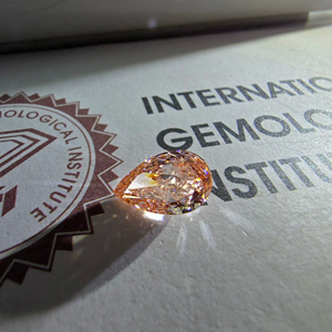 Diamant rose intense fantaisie de 3 carats, taille brillant modifiée en forme de poire, cultivé en laboratoire, VS2, certifié IGI, diamant coloré CVD en vrac - Product Image 2