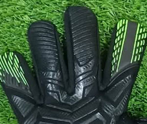 Gants de gardien de but professionnels pour adultes et enfants, en latex épais avec bouts de doigts lisses pour l'entraînement au football par Ako - Product Image 2