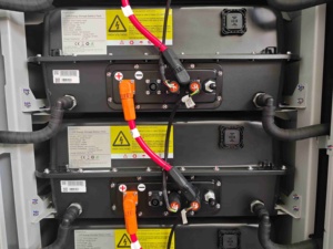 Enerlution - Batería de Litio-Ion para Exteriores Personalizada, Producto Altamente Recomendado para Almacenamiento de Energía - Product Image 2
