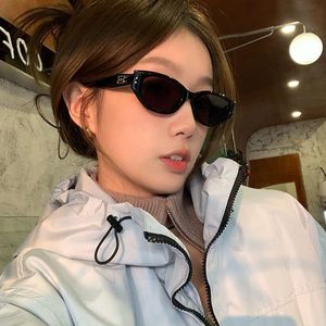 Nouvelle Arrivée Lunettes de Soleil de Luxe pour Femme, Monture Fine Rétro, Style Cat-eye, Logo en U, Protection UV, Tendance Mode - Product Image 5