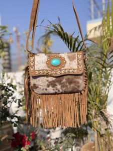 Elegante bolso de cuero de vaca con flecos con piedra turquesa Multi-Uso Bohemio Sling Bag Venta caliente Bolso con cierre de cremallera - Product Image 2