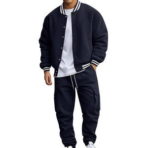 Ensemble de survêtements personnalisés avec logo pour hommes, veste bomber boutonnée et pantalon cargo assorti avec poches, tenue athlétique ample en 2 pièces - Product Image 4