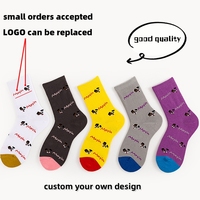 LT Wholesale Chaussettes de sport antidérapantes en coton personnalisées pour hommes, chaussettes de Pilates colorées avec logo pour femmes