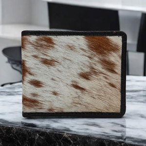 Portefeuille en cuir de vachette fait main sur mesure pour homme, portefeuille fin à double pli en cuir à poils, cuir véritable naturel - Product Image 2
