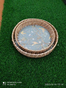 Juego de bandeja de ratán redonda hecha a mano de primera calidad con bandeja impresa en esmalte Elegancia asequible de la India para comedor y decoración - Product Image 6