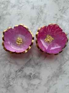 Bol de service en résine sur support vert LIVING, petits bols en verre en forme de fleurs vertes et dorées - Product Image 2