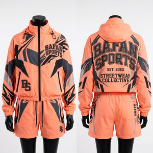 Conjunto de Chaqueta Cortavientos para Mujer, Premium, 120 GSM, Tela de Poliéster Ligera, Diseño de Paneles Gráficos en Naranja y Negro, Logotipo Personalizado con Serigrafía - Product Image 1