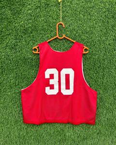 Camiseta Deportiva de Malla Transpirable Tigard Lacrosse para Mujer, Color Rojo, Cuello Redondo, Manga Corta, Corte Regular, Logotipo Estampado, Reversible - Product Image 2