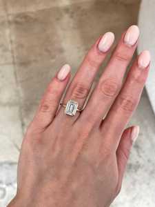 Bague de fiançailles en diamant étincelant sertie clos, émeraude de laboratoire, alliance de luxe pour demande en mariage, or massif 14K 18K, prix usine en gros - Product Image 4