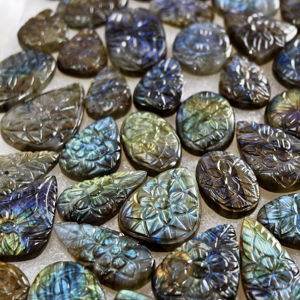 Lot de cabochons sculptés en labradorite naturelle, formes variées, pour la fabrication de bijoux - 21x19x3mm 39x22x3mm Moyenne 23 carats - Product Image 2