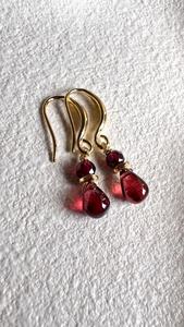 Boucles d'oreilles en grenat du Mozambique, argent sterling 925 plaqué or 14 carats, bijoux délicats pendantes, cadeau pierre de naissance de janvier - Product Image 4