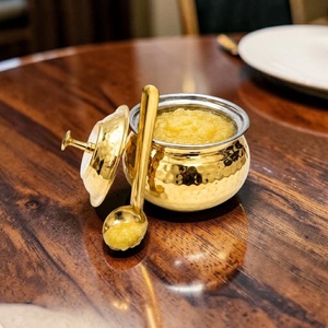 Azucarero de metal dorado martillado con cuchara y tapa, vajilla elegante para bodas - Product Image 6