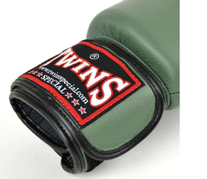 Gants de boxe Muay Thai sur mesure pour jumeaux, en cuir de vachette véritable, avec fermeture auto-agrippante, durables, pour l'entraînement et le sparring. - Product Image 6