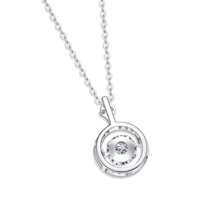 Collar con Colgante de Diamante Moissanite en Oferta, Colgante de Cristal Brillante con Cadena de Plata para un Look Moderno - Product Image 5