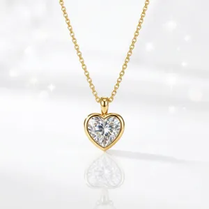 Collier pendentif de luxe en or jaune 14 carats avec diamant taille cœur de 1 carat – Poids de l'or : 2 grammes - Product Image 1