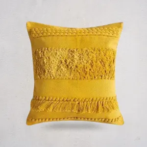 Funda de Cojín Tejida a Mano Marroquí VIII con Bordado de Borlas |   Funda de Almohada Decorativa Estilo Boho |   Suministro a Granel y Tamaños Personalizados - Product Image 1