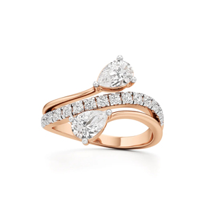 Bague de fiançailles en or rose avec diamants taille brillant ronde et pierres en forme de poire, sertissage à griffes, style romantique pour femme - Product Image 2