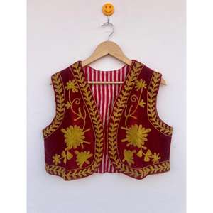 Amorzinho Gilet Suzani indien en velours de coton brodé, veste de festival, double boutonnage, vintage, sans manches, respirant - Product Image 3