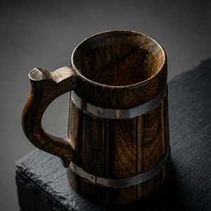 Chope à bière en bois faite à la main, style vintage, travail de sculpture à la main, avec bandes métalliques, vaisselle artisanale pour les hôtels, restaurants et bars. - Product Image 4