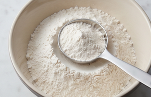 Cuillères doseuses élégantes en acier inoxydable argenté avec poignées simples pour la pâtisserie, la cuisine et les ustensiles de cuisine - Product Image 4