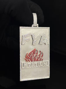 Collier personnalisé de luxe en acier inoxydable avec diamants Ice Fame - Product Image 3