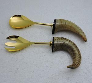 Service à salade en acier inoxydable plaqué or, nouveau design, avec manche en bois de mangue brûlé. - Product Image 4