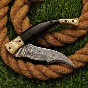 Cuchillo de caza plegable de bolsillo para exteriores, hecho a mano con acero de Damasco, con mango de madera negra y hoja de punta curva. - Product Image 4