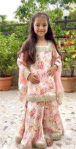 Ensemble Kurta Sharara à fleurs pour bébé fille – Tenue de fête et de cérémonie - Product Image 2