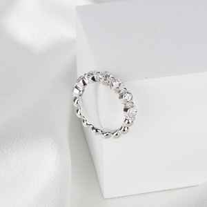 Bague de fiançailles et de promesse unisexe en or blanc 14 carats avec diamants ronds brillants cultivés en laboratoire, sertis sur toute la surface, pour la mariée - Product Image 3