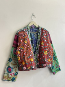 Chaqueta Tradicional Bordada Phulkari Vintage, Chaqueta de Algodón Hecha a Mano para Mujer con Mangas Largas - Product Image 3