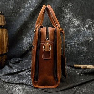 Bolso de Hombro de Cuero Genuino de Alta Calidad para Laptop de 15 Pulgadas, Color Marrón, con Múltiples Compartimentos, Bolso Ejecutivo para Laptop - Product Image 2