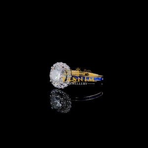 Anillo Clásico de Plata con Moissanita VVS Corte Pera Tasnim, Bañado en Oro Amarillo, Engaste de Garras, Banda Pavé, Anillo de Compromiso para Mujer - Product Image 4
