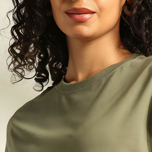 Nueva Llegada: Camiseta de Manga Corta con Cuello Redondo para Mujer, Color Verde Oliva, 100% Algodón, Corte Holgado, Tejido Jersey Informal, para Todas las Temporadas, en Oferta - Product Image 5