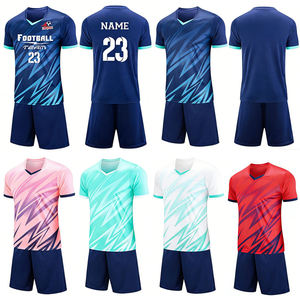 Conjunto de Uniforme de Fútbol Personalizado con Cuello en V, Manga Corta, Impresión de Nombre y Número, 100% Poliéster, Diseño de Bandera y Leopardo - Product Image 1