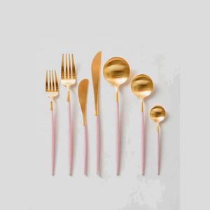 ชุดเครื่องใช้บนโต๊ะอาหารสแตนเลสสีทองมีดีไซน์ที่เป็นเอกลักษณ์ตะเกียบสีชมพูทันสมัย - Product Image 1