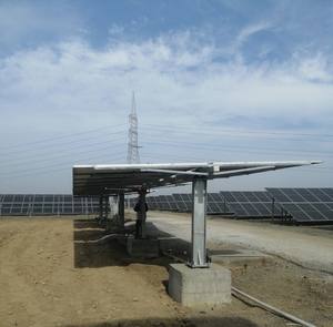 Sistema de Seguimiento Solar de un Solo Eje para 20 Paneles Fotovoltaicos |   Seguidor Solar Automático 3.0 con Protección Contra el Viento para Plantas de Energía Solar de Montaje en Suelo - Product Image 1