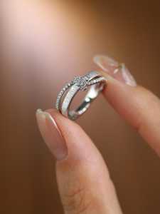 Bague en argent 925 pour femme avec moissanite ronde brossée et bande torsadée – Cadeau de promesse pour elle - Product Image 4