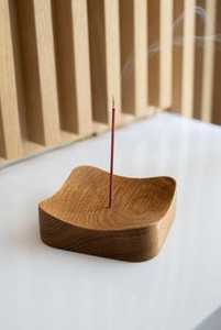 Porte-encens en bois fait main avec support en laiton, brûleur de bâtonnets aromatiques, utilisation toute saison, design moderne pour la décoration de la maison pendant le Ramadan - Product Image 3