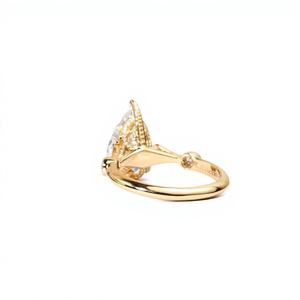 Anillo de compromiso y boda de oro amarillo macizo de 14K y 18K con diamante de laboratorio de corte pera premium, joyería con engaste pavé. - Product Image 3