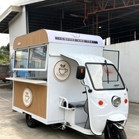 Camion de restauration de style Piaggio avec cuisine complète, chariot mobile à 3 roues pour le café, la crème glacée, les desserts et le service de boissons