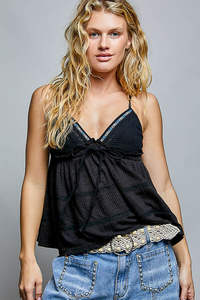 Camiseta con volantes y ribete bordado con cuello en V POL - Product Image 2