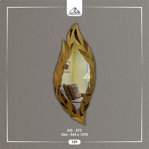 Ce miroir mural élégant présente un cadre symétrique en forme de pétales avec une finition en feuille d'or, parfait pour la chambre à coucher ou l'entrée. - Product Image 6