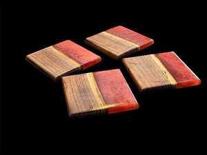 Juego de 4 posavasos hechos a mano con borde natural de madera de acacia y resina epoxi - Product Image 3