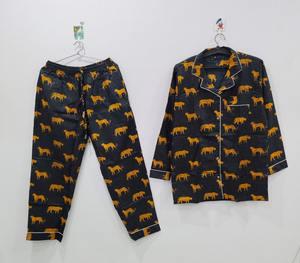 Ensemble de pyjama noir imprimé tigre, vêtements de nuit indiens, 100% coton biologique, pyjama, robe de nuit, vente en gros de vêtements de nuit - Product Image 1