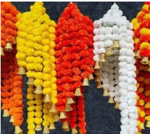 Guirlande de fleurs traditionnelle à suspendre pour la décoration intérieure avec pompons pour mariage, salon, orange, jaune, rouge, blanc, en feutre non tissé - Product Image 1