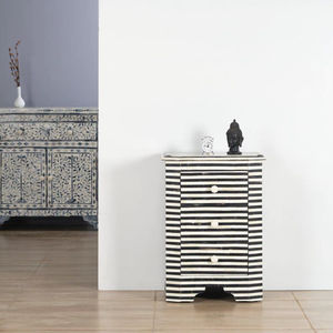 Table à tiroirs en os incrusté de la marque ILAHI, design moderne, détails en agate, rangement à trois niveaux, meuble portable pour la maison - Product Image 1