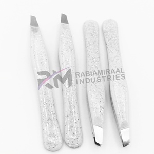 Pinza para cejas RMI personalizada con punta plateada y brillo blanco en forma de ángulo - Product Image 3