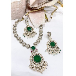 Ensemble collier et boucles d'oreilles en moissanite plaqué or de qualité supérieure, charmant et élégant, pour les mariages indiens, les fêtes et les cadeaux pour femmes - Product Image 2