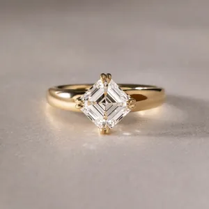 Anillo de Oro Amarillo con Diamante Corte Asscher |   Elegante Anillo de Joyería Fina con Diseño Solitario para Mujer, Regalo de Lujo para Compromiso y Aniversario - Product Image 1